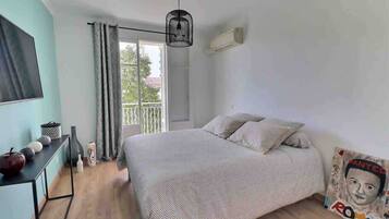 1 dormitorio, tabla de planchar con plancha, cuna de viaje y wifi