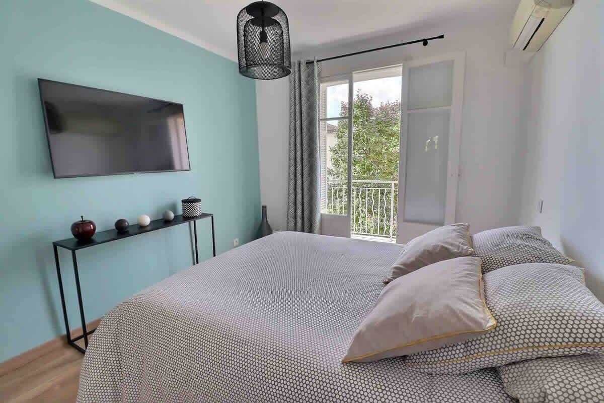 1 dormitorio, tabla de planchar con plancha, cuna de viaje y wifi