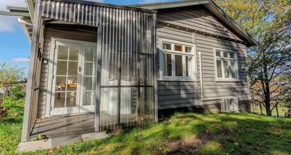 Diamond Cottage | Farm Cottage 10min from the City