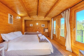 4 chambres, fer et planche à repasser, lit de bébé portatif, Wi-Fi