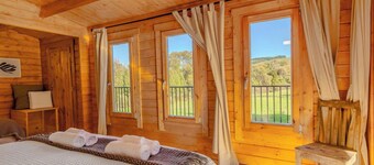 Diamond Homestead - 6-Acre Farm Stay, Sleeps 10