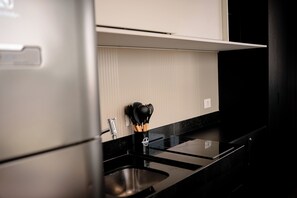 Fridge, microwave, stovetop, coffee/tea maker - DAWN 145 (Vila Olímpia São Paulo)