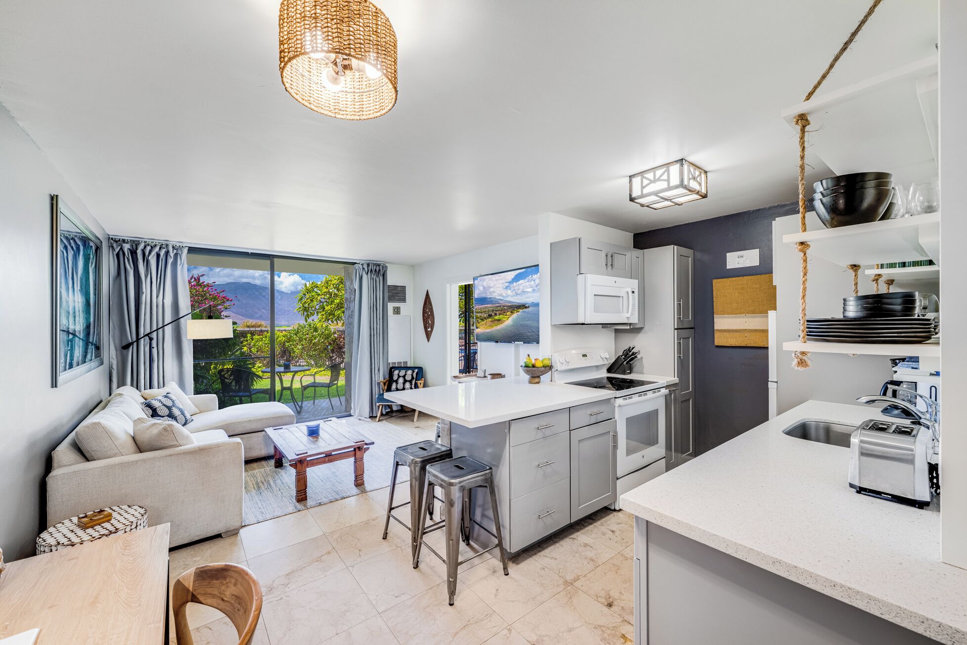 Refrigerador, microondas, horno y parrilla de estufa 