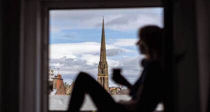 The West End Loft - 5* - Free Private Parking!