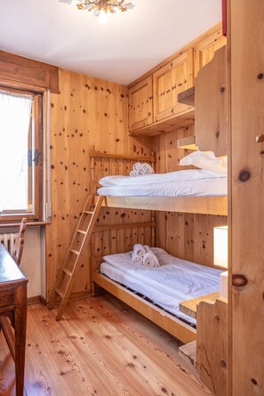 4 Schlafzimmer, Bügeleisen/Bügelbrett, kostenloses WLAN, Bettwäsche