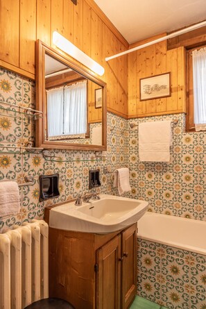Hair dryer, towels - Ca' del Molin, large apartment with balcony and garage (Cortina d´Ampezzo)