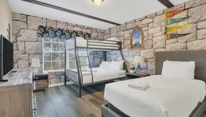 5 slaapkamers, een strijkplank/strijkijzer, wifi, beddengoed