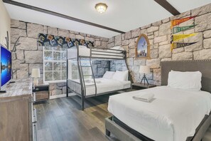5 chambres, fer et planche à repasser, Wi-Fi, draps fournis
