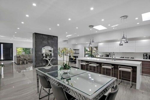 Mansfield Modern - Upscale LA Hideaway with Pool & Close to The Grove