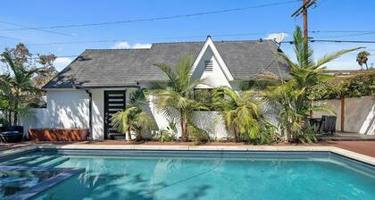 Mansfield Modern - Ultimate Entertainer’s Oasis with Guest House