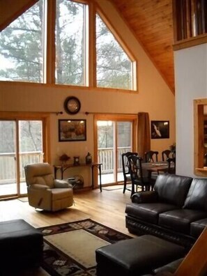 Smart TV, fireplace - CR-308  Discounted Concert Packages!  Deluxe Custom Mtn Get-A-Way (Beech Mountain)