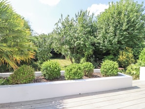 Property grounds - Hathaway Lane (Stratford-upon-Avon)