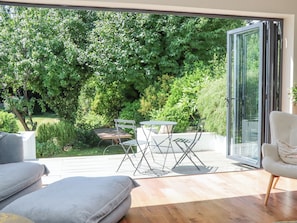 Interior - Hathaway Lane (Stratford-upon-Avon)