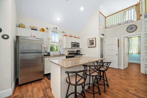 Fridge, microwave, oven, stovetop - The Sumac - 8 Natures (Prince Edward)
