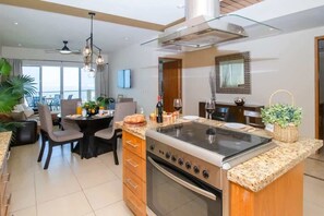 Fridge, microwave, stovetop, coffee/tea maker - Ocean Views, Pool, Whirlpool, Gym, Beach 7 Blocks (Puerto Vallarta)