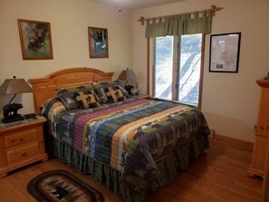 5 bedrooms, iron/ironing board, free WiFi, bed sheets