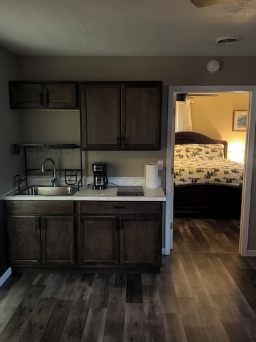 Cozy studio with AC, WiFi in lovely Sevierville