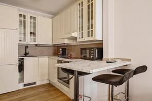 Microones, forn, placa de cuina i rentaplats