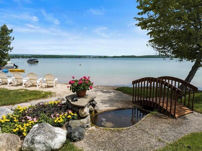 Relaxed Lakeside Living Near Petoskey