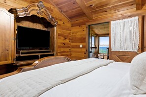 4 bedrooms, desk, WiFi, bed sheets