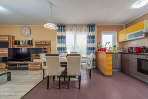 微波炉、洗碗机、茶具/咖啡用具、高脚椅