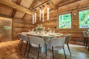 Dining - Luxurious Chalet with Sauna & Jacuzzi in Megeve with Parking (Megève)