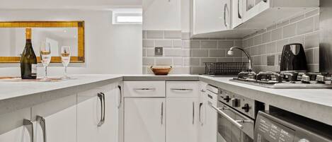 Mikrowelle, Ofen, Herdplatte, Geschirrspüler