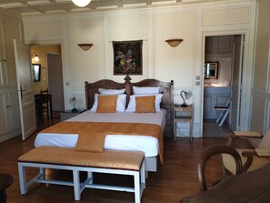 3 bedrooms, iron/ironing board, bed sheets