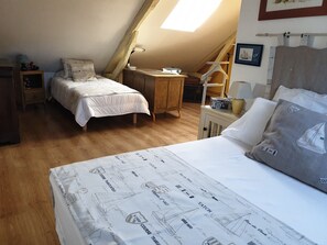 3 bedrooms, iron/ironing board, bed sheets - CHEZ DANIELE - Charming house in the heart of the village of Lalbenque (Lalbenque)