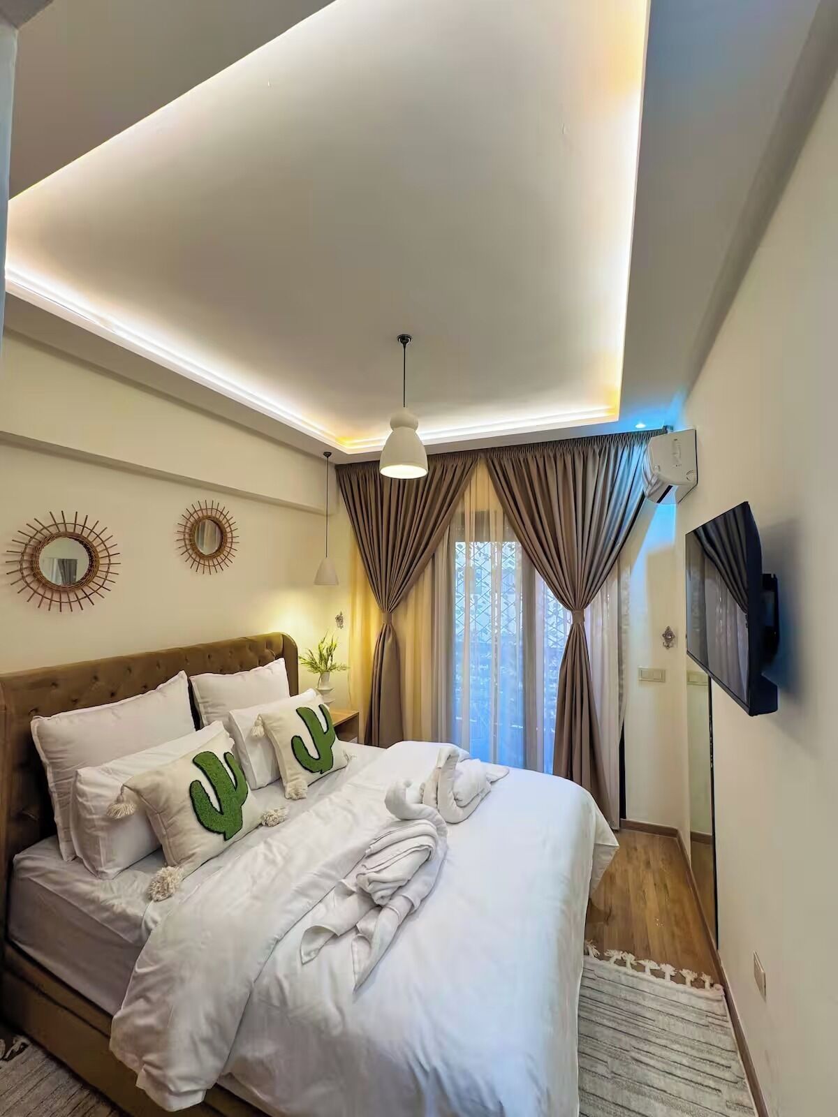 2 bedrooms, iron/ironing board, WiFi