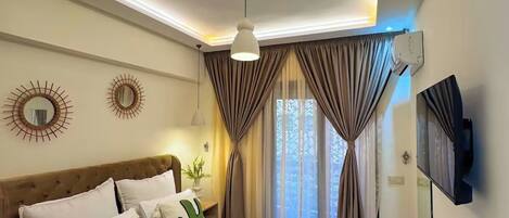 2 bedrooms, iron/ironing board, WiFi