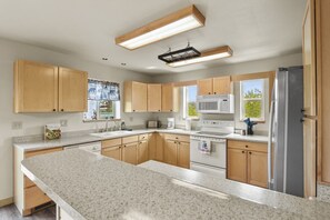 Réfrigérateur, micro-ondes, four, lave-vaisselle