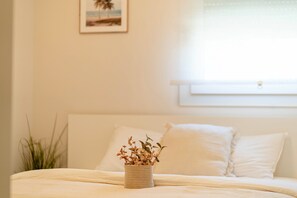 3 عدّة غرف نوم ومكواة/لوح كي وسرير سفر وواي فاي