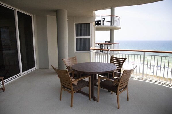 Outdoor dining - Beach Colony West 10E Gulf Front 2BR w/ Beach Chair Service & WINTER RATES (Navarre)