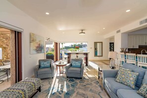 Télévision, chaîne hi-fi, espaces bureaux