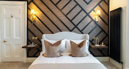 The Devonshire Suite - Your 5 Star West End Stay!