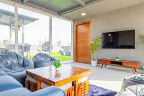 Estudio, vistas a la ciudad | Zona de estar