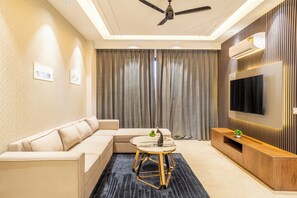 Studio, City View | Living area - Housr Sector 56 Gurgaon Sushant Lok 2 (Gurugram)