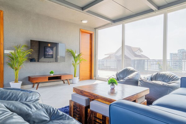 Studio, City View | Living area - Housr Sector 56 Gurgaon Sushant Lok 2 (Gurugram)