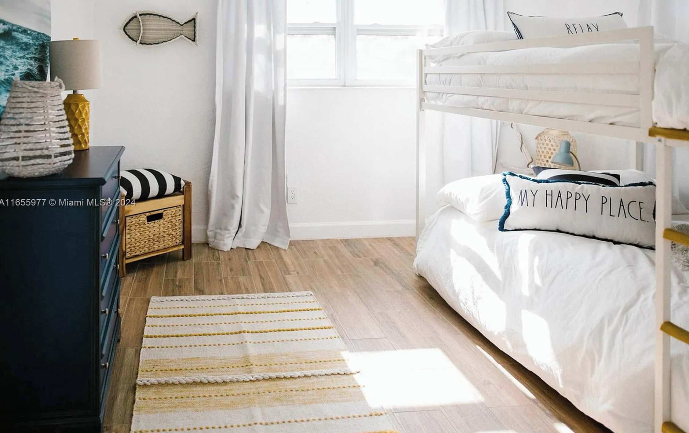 4 camere, una scrivania, ferro/asse da stiro, Wi-Fi