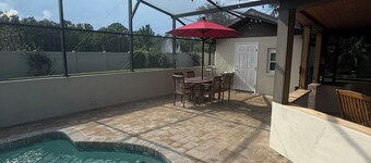 リバーウォーク リトリート - 4ベッドルーム、3バスルーム、温水塩プール、プライバシー重視Ribāu~ōku ritorīto4BR,3BA.