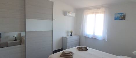 2 bedrooms, bed sheets