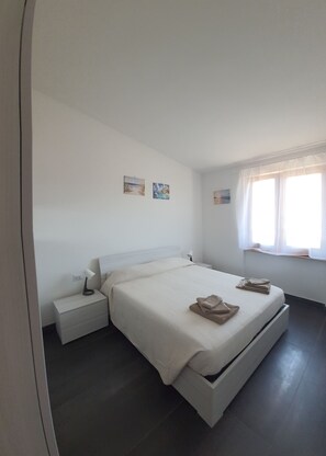 2 bedrooms, bed sheets