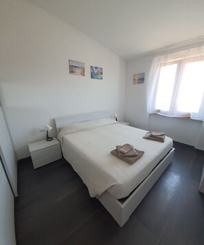2 bedrooms, bed sheets