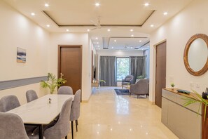 Studio, City View | Living area
