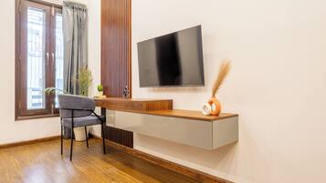 Studio, City View | In-room safe, desk, laptop workspace, blackout drapes