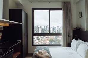1 bedroom, iron/ironing board, WiFi, bed sheets - DAWN 165 (Vila Olímpia São Paulo)
