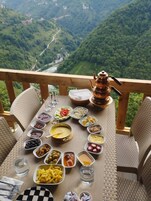 Desayuno típico de la región gratuito y diario