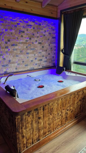 Bungalow, uitzicht op bergen | Bubbelbad