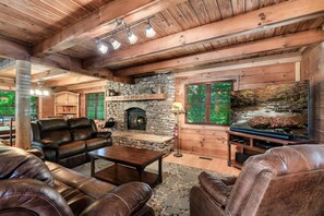 Fernseher, Kamin, Videospiele, Tischfußball